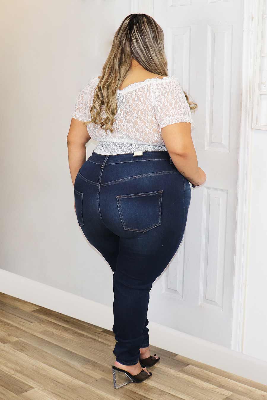 Avania Lace Top Divas Plus Botique